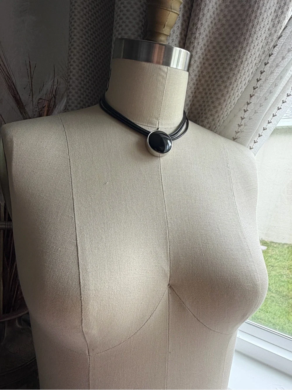 LAUREN RALPH LAUREN | Vintage | Black Leather Choker Silver Black Bezel Pendant